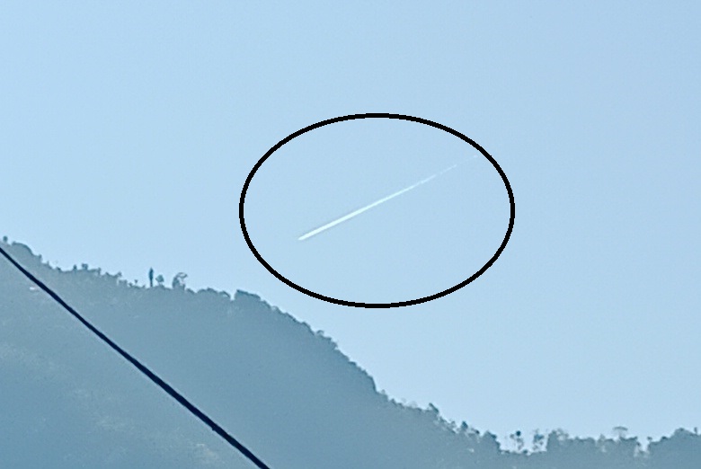 lovesikkim's tweet photo. Proud to be a Sikkimese - Sikkim State: Did I capture a meteor or a comet in the sky of Sikkim ? https://t.co/uZ9NolwTDr 

#meteor  #meteordecember2022 https://t.co/ZyR0pvfvJ2