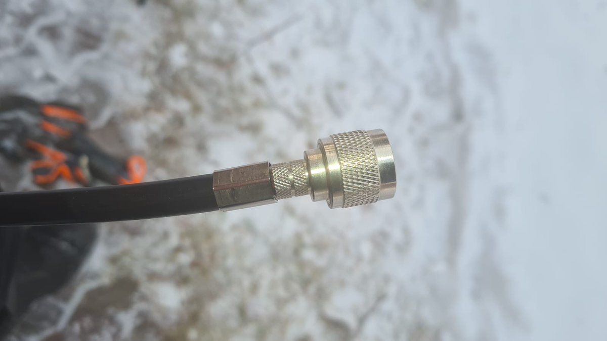 oparipa's tweet photo. Suomalaisen, asiantuntevan ja edullisen firman tekemä antennikaapelin N-liitin. Liitin tipahti irti omalla painollaan. #satshop https://t.co/lTs6C4jrDO