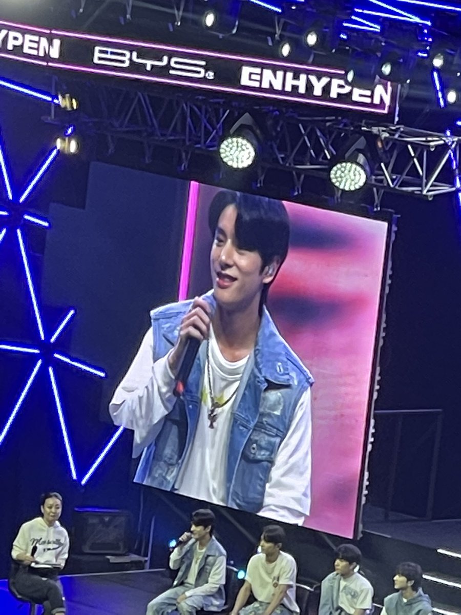 mikmikeuu's tweet photo. i still can’t believe it… the happiest day of my life, thank you @ENHYPEN_members 🤍

#ENHYPENinMANILA #BYSxENHYPEN #ENHYPENwithBYS https://t.co/rtOfD5glZn