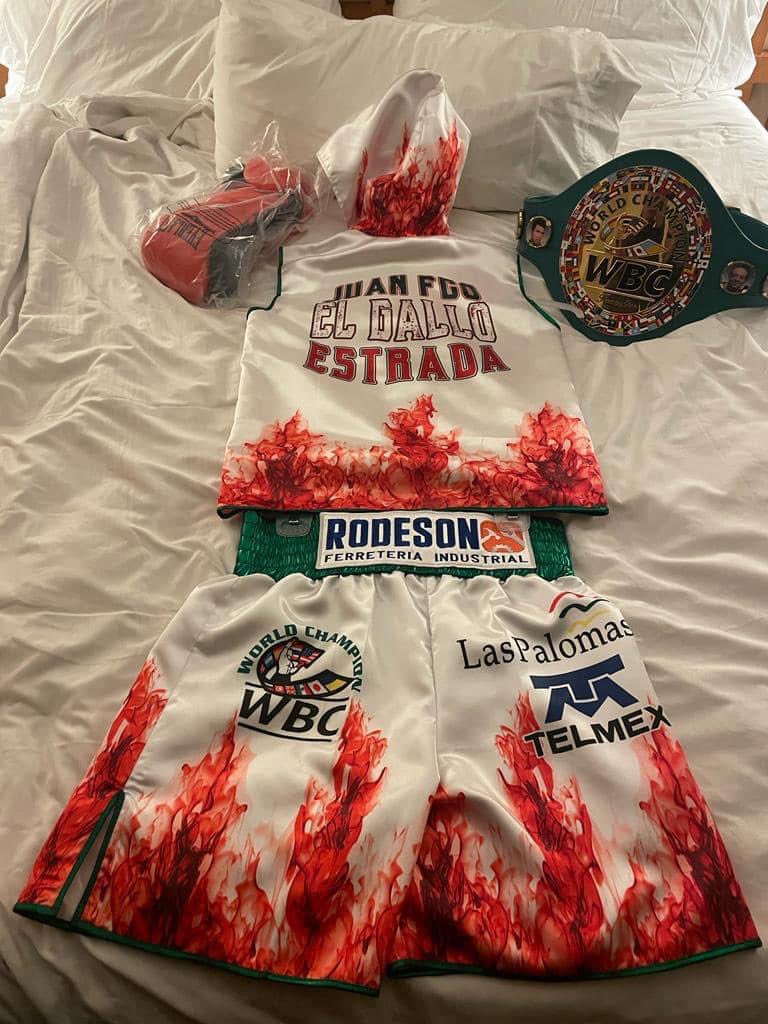 GalloEstradaOfi's tweet photo. Mi gente, se llegó el gran día tan esperando para esta trilogía #EstradaChocolatito3  Listo mi traje de pelea para hoy!!! https://t.co/DYmeFghDnT