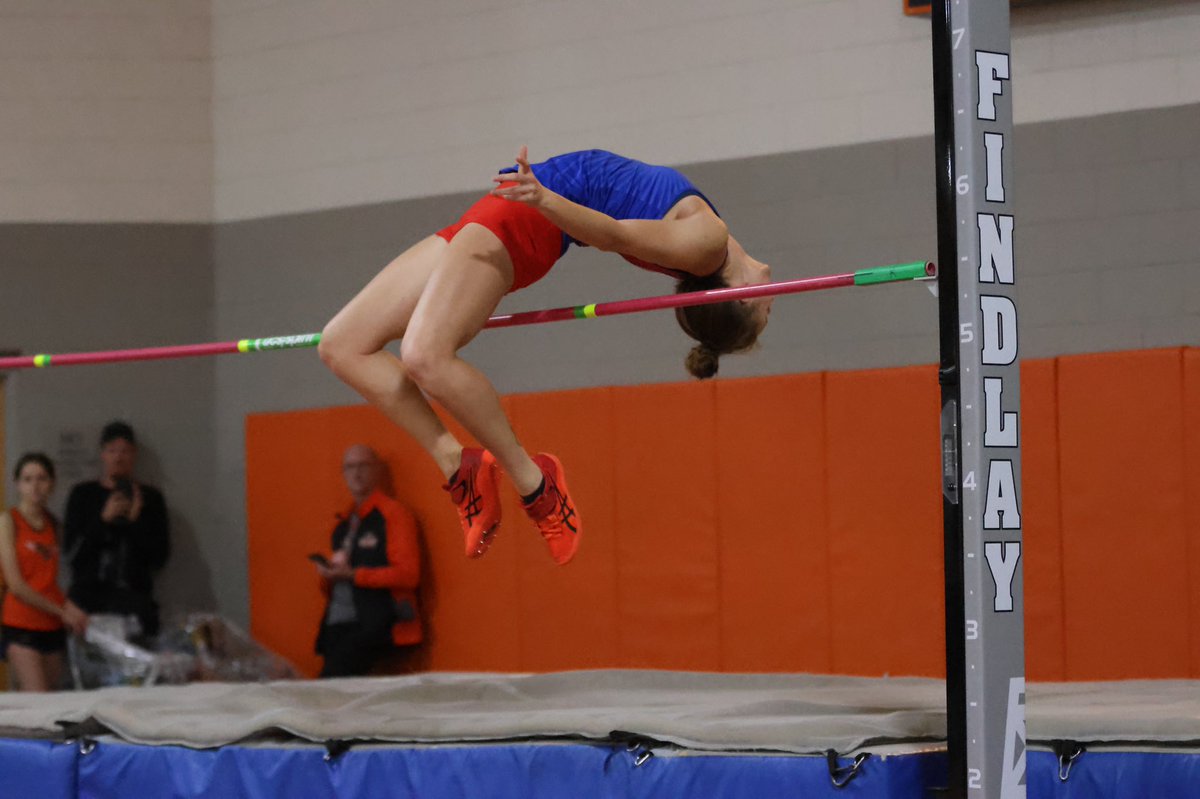 dsnpics's tweet image. Juliette Laracuente-Huebner takes the High Jump with a 5-9 clearance at the University of Findlay’s Dave’s Running High School Series #1 @OHMileSplit