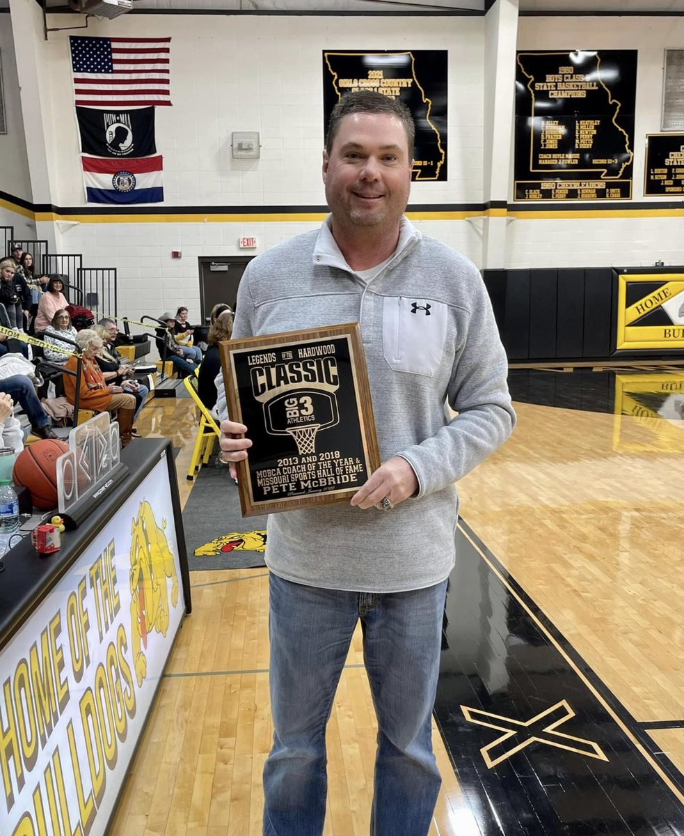 jmoore031's tweet photo. Congratulations to Coach Pete McBride on your 400th career win!! One of the best Big 3 Coaches of all-time. Best of luck this year in Branson. #2timestatechamp #redwings https://t.co/lwiRYd0JPC