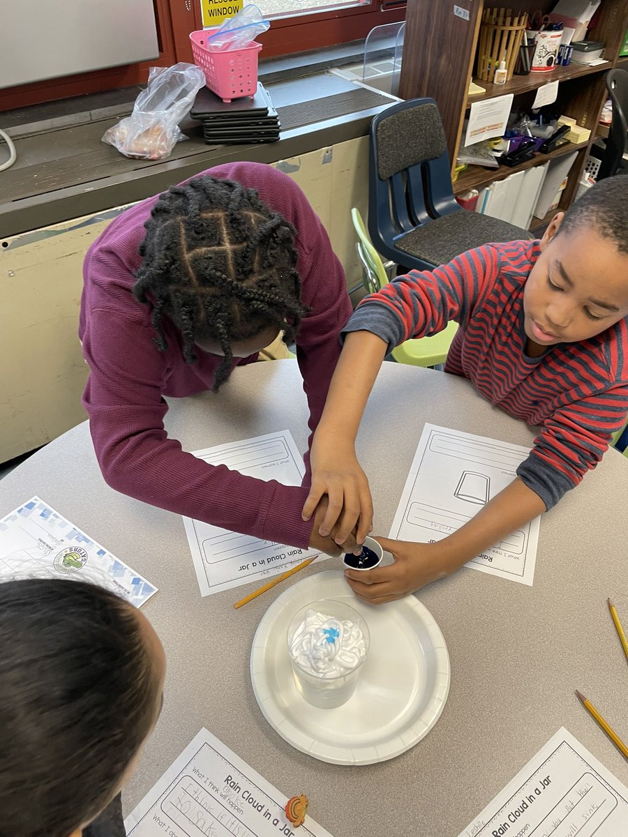 Thanks so much <a href="/mrsrobertsnecsd/">Allison Roberts</a> - our scholars had a blast &amp; learned so much!!!!! #vgsa #steamfriday <a href="/VailsGateEC/">Eileen Cruz</a> <a href="/VailsGateBP/">C.Briscoe Perez</a>