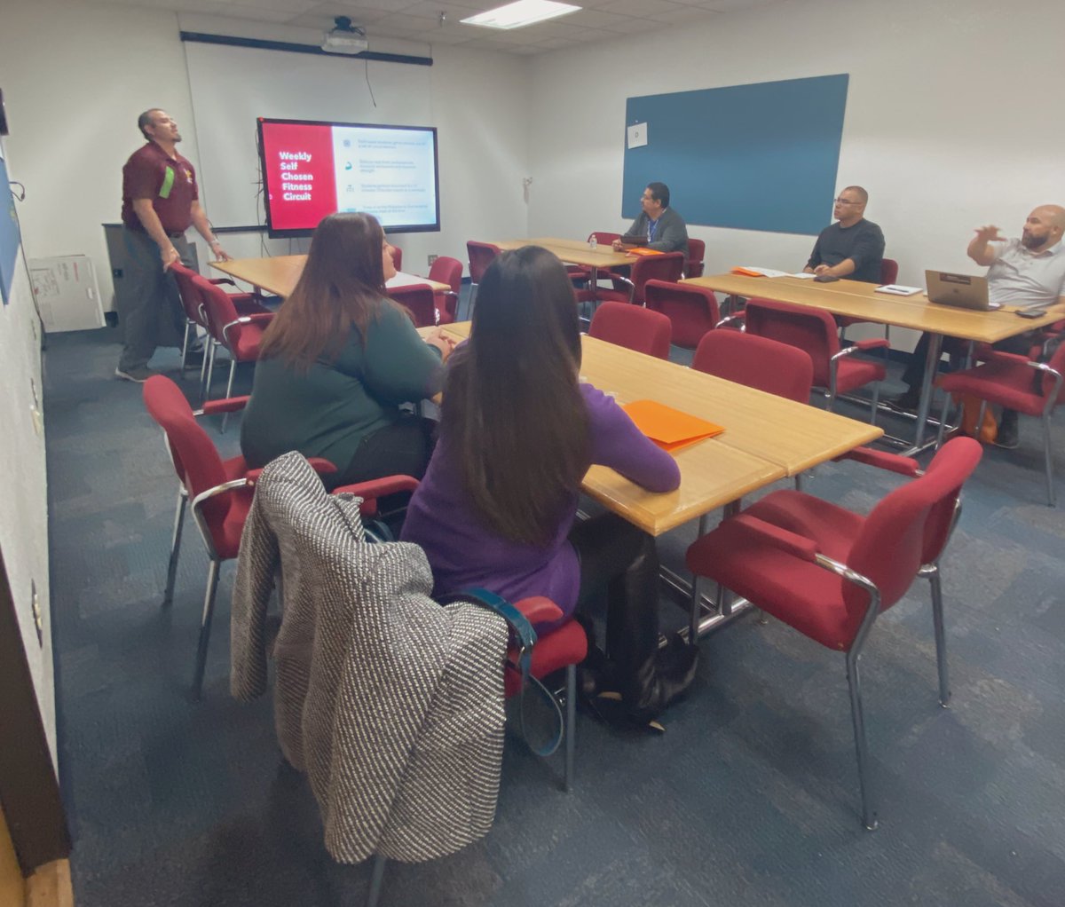 catherinedoc12's tweet photo. Building capacity by sharing ideas and best practices! Thank you for investing your time by focusing on your professional development! #blendedlearningconference #LeadershipMatters #ARated @NormaOsuna9 @vronicasworld @JoellaBlue @YISDInnovLearn @PK8Academics @DanaBoyd0922 https://t.co/ds4TUS81Ar