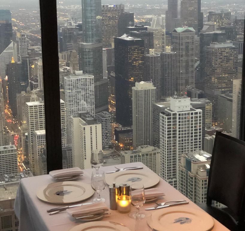 Coming to downtown Chicago to take in a Broadway show? Let us be the first to dazzle you with a pre-show dinner. Add our one-of-a-kind dining experience to your entertainment excursion. Your table is waiting.

signatureroom.com/room/reservati…

#SignatureRoom #SignatureLounge