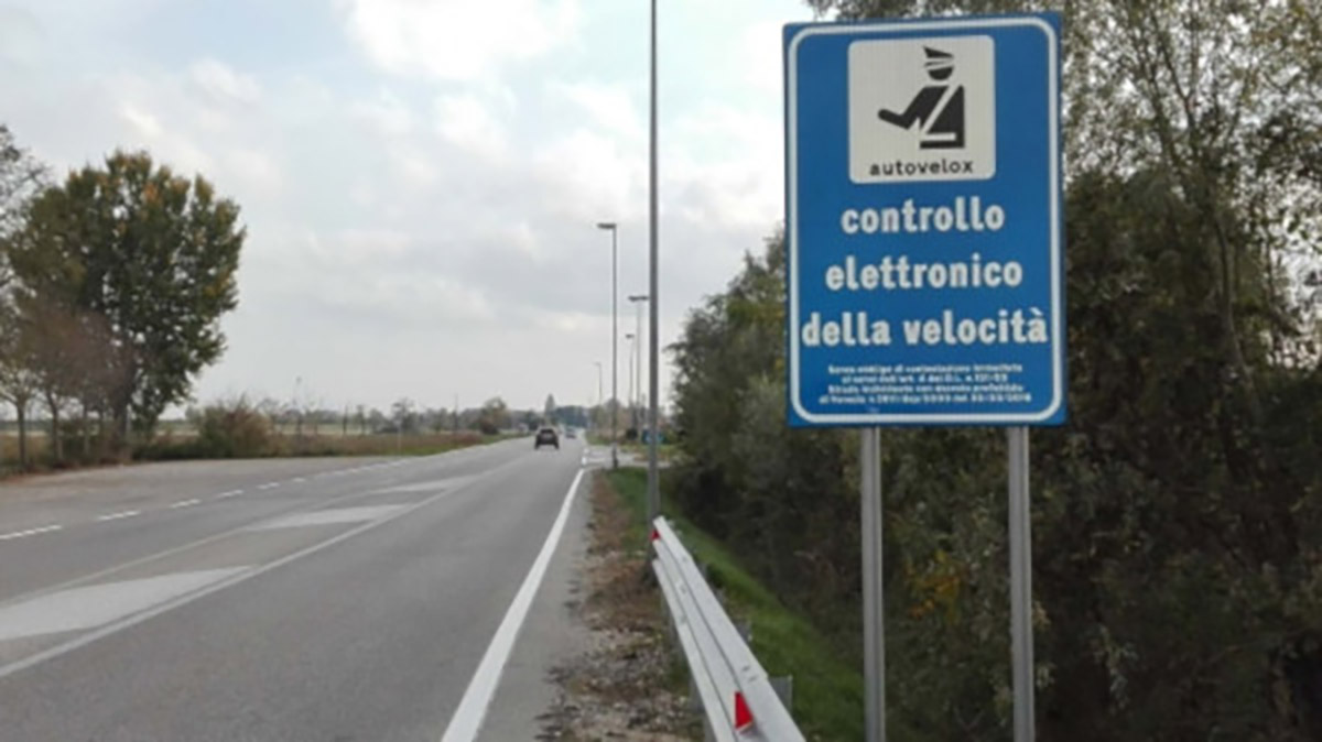 POTENZA, L'AUTOVELOX RIMPINGUA LE CASSE - Secondo i dati, solo dal 5 ottobre al 5 novembre sono state 9200 le sanzioni per un importo parziale di 1,5mln - lecronachelucane.it/2022/12/03/pot…