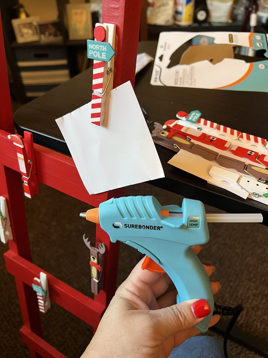 Krazy_Cat_Katy's tweet photo. I couldn’t find a Christmas card holder for my dad’s room…
… so I bought this little red ladder and Christmas clothespins at @HobbyLobby and with the power of a hot glue gun…I made my own holder!
#amcrafting https://t.co/xvtYCY6Wn4