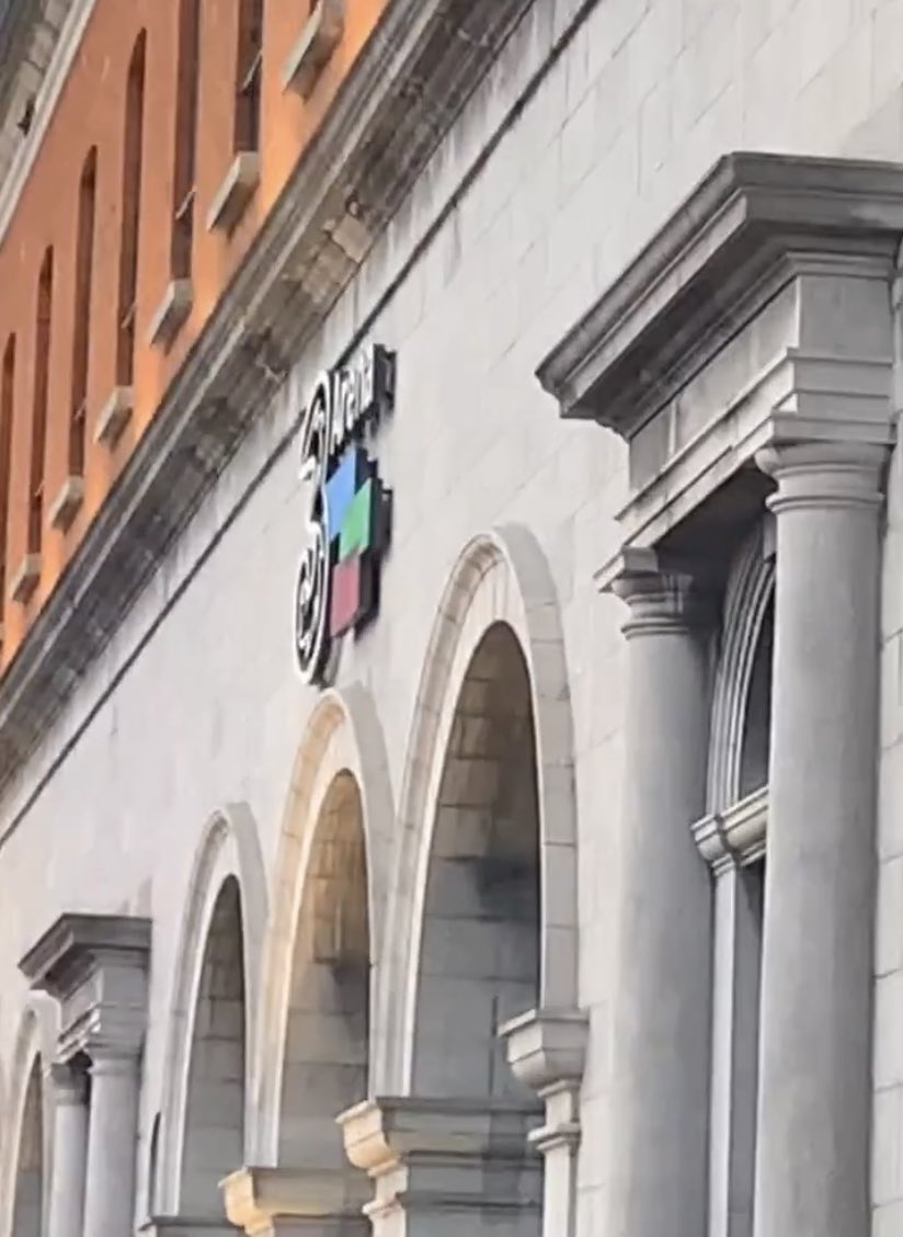 NewHopBlake's tweet image. Outside cold and ready  @TheVampsband