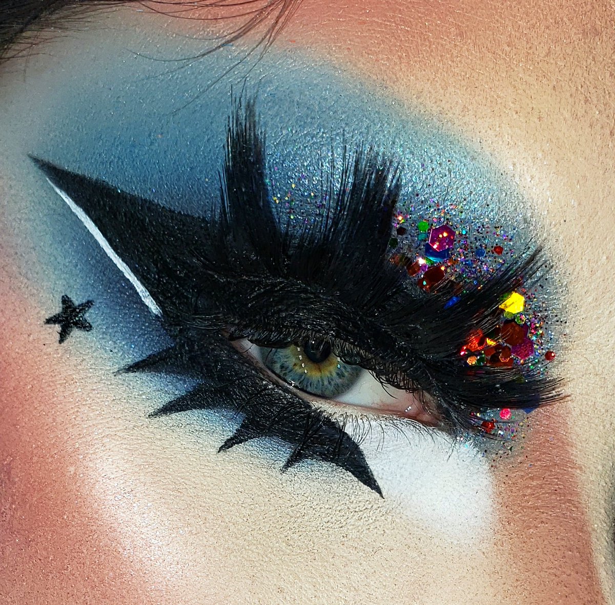 VenusEnvyDrag's tweet photo. Shout-out to @SlayfireCo for keeping me glittery ✨ Use code venus10 for 10% off your order https://t.co/us2wbi8lLn