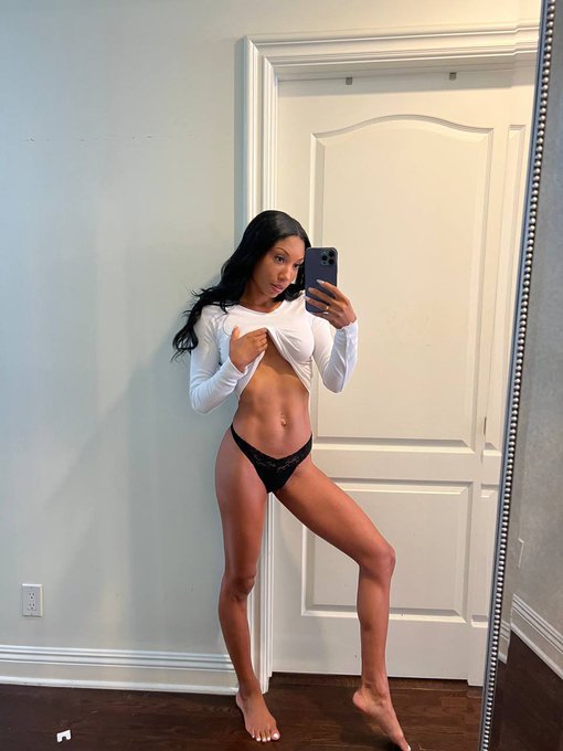 Mirror selfie https://t.co/57iOPv5cZF