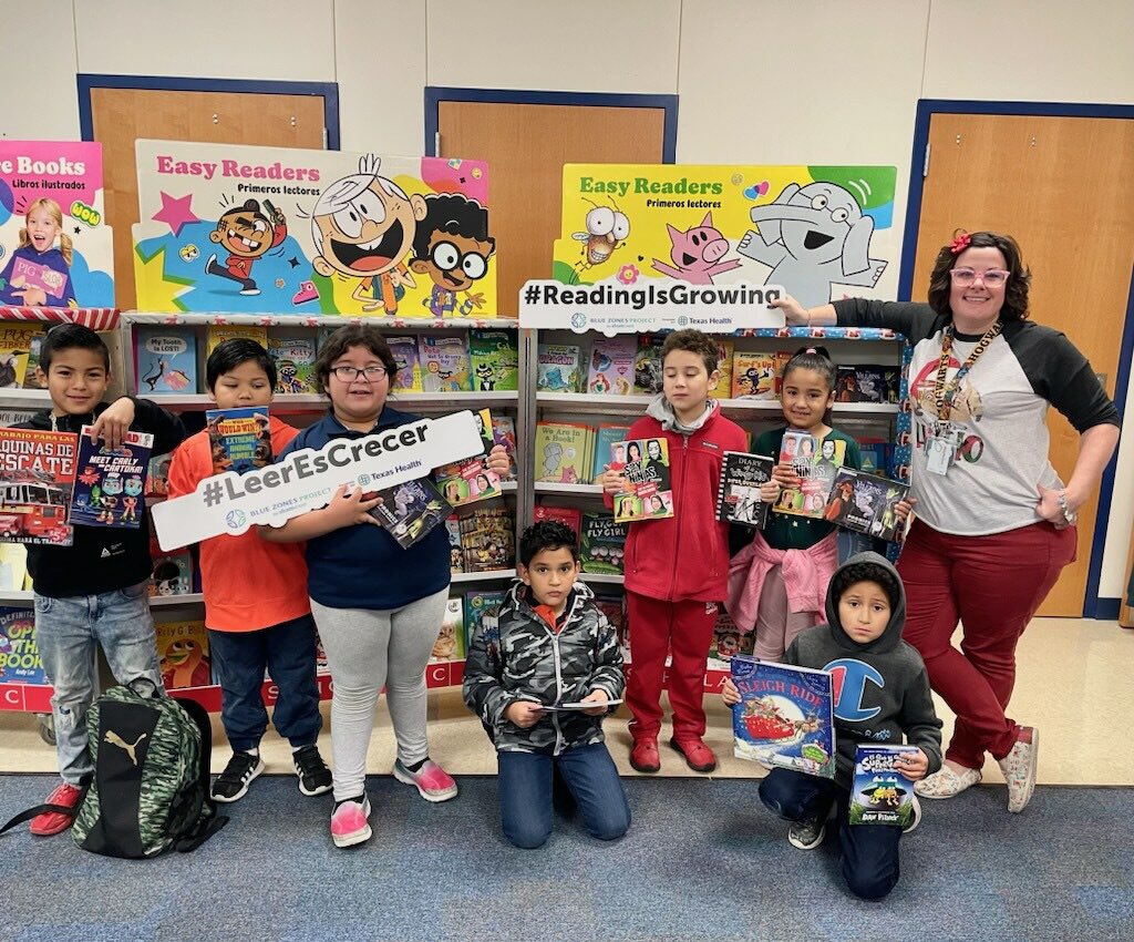 MHMooreFWISD's tweet photo. #ReadingisGrowing Saturday Learning Quest scholars at Diamond Hill Elementary received 2 free books from Blue Zone Projects! #leerescrecer https://t.co/iAPgwufwRV