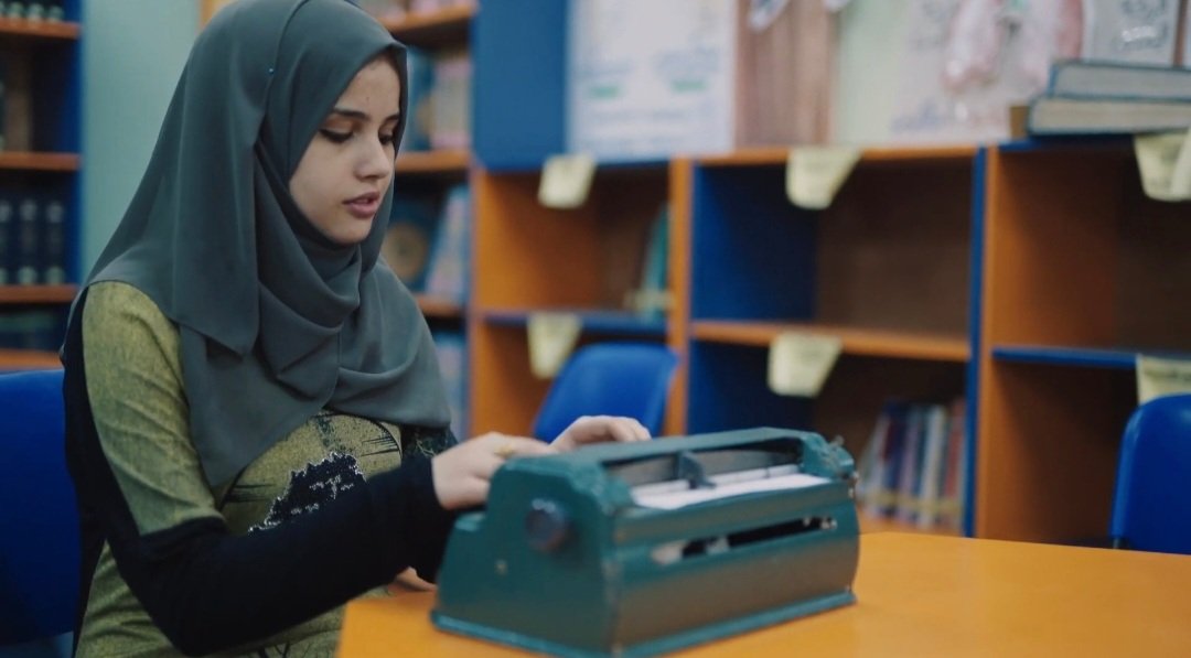 UNDPPalestinian's tweet photo. "You are not less than anyone else. Be proud of disability." Loujain's message to #PWDs on #IDPD 🧏‍♀️👨‍🦯

Loujain &amp; Mahmoud got jobs in prog in #Gaza funded by Norway🇧🇻 implemented by UNDP, teaching Arabic to their visually impaired peers #EveryOneIncluded

📽️https://t.co/7DdNMzjyuK https://t.co/EA7dzMwAli