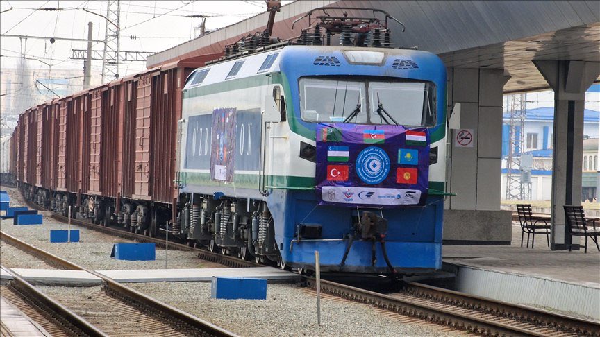 AMirvokhid's tweet photo. First Freight Train with 40 wagons from Türkiye🇹🇷 to Uzbekistan🇺🇿 was launched within the Organization of @Turkic_States. 
Another important transport project implemented by our Member States based on the decisions of #SamarkandSummit &amp; Transport Connectivity Program. https://t.co/bMLcF5oKSl