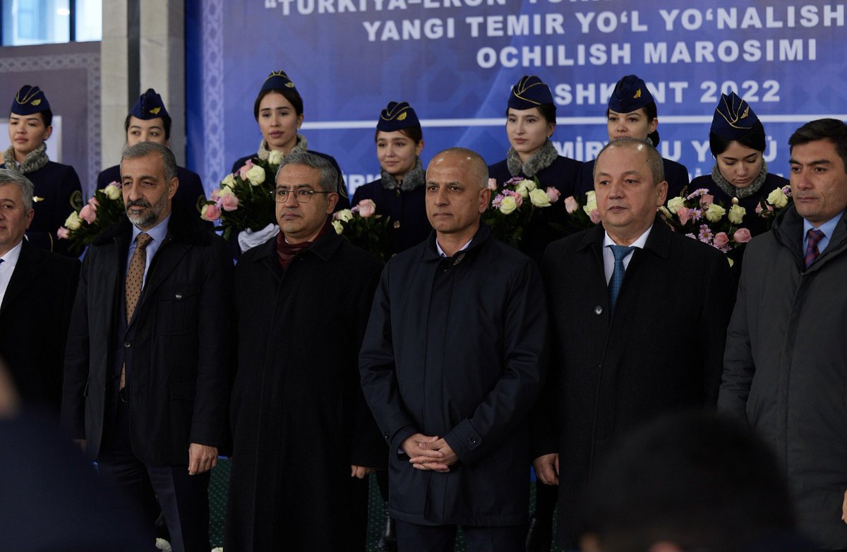 AMirvokhid's tweet photo. First Freight Train with 40 wagons from Türkiye🇹🇷 to Uzbekistan🇺🇿 was launched within the Organization of @Turkic_States. 
Another important transport project implemented by our Member States based on the decisions of #SamarkandSummit &amp; Transport Connectivity Program. https://t.co/bMLcF5oKSl