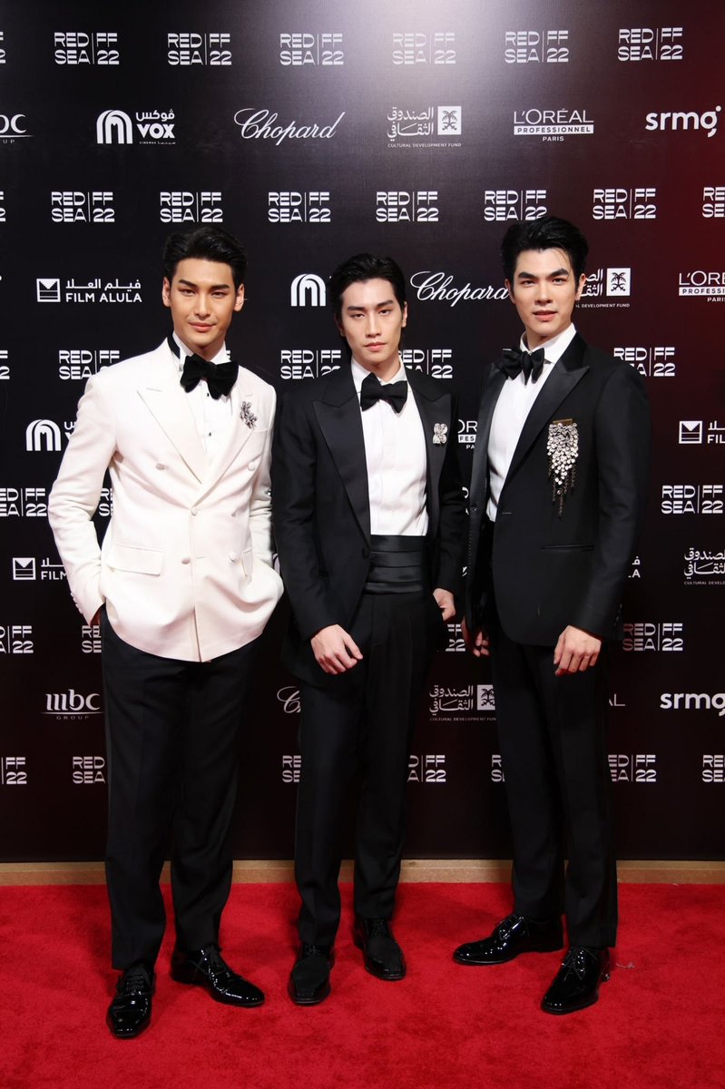 popcultureshub's tweet photo. Nattawin Wattanagitiphat, Bible Wichapas Sumettiku and Mike Phakphum at the Red Sea International Film Festival. https://t.co/z8og8r2eoH