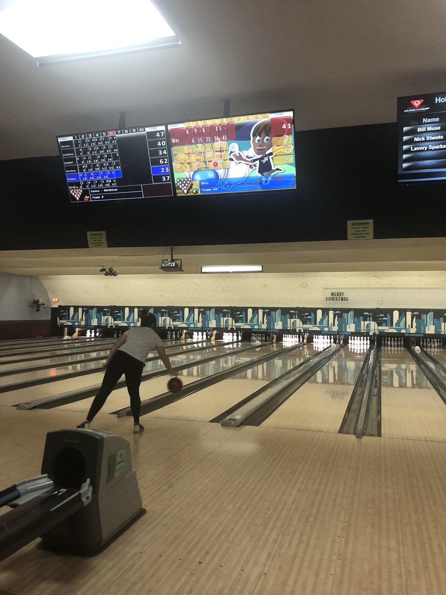 ArceoGomezG's tweet photo. The lab celebrated all their hard work and accomplishments this semester bowling 🎳!! Lots of fun! Very proud of this group. Stayed tuned for some cool #pollination #interactions #networks studies coming soon! https://t.co/Y5tOGrJMTq