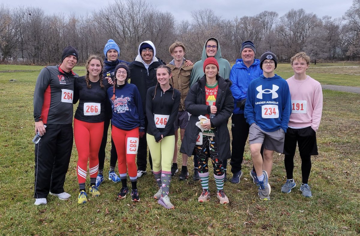 TowerXC's tweet photo. Current CC and Alumni runners this morning at the Run Like the Dickens - Holly, MI (5K &amp; 10K) https://t.co/9MuXbo17Io