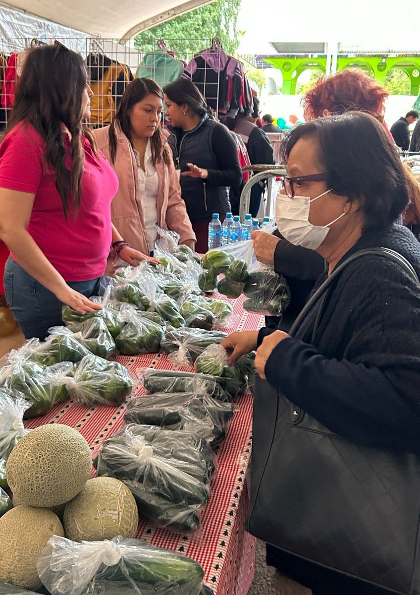 PanchoVazqz's tweet photo. El Voluntariado de @STSonora presente en el Bazar Navideño @DIFSonora donde las y los ciudadanos pueden encontrar productos a bajo precio. 

Seguimos #APasoFirme impulsando la economía de Sonora ✅ @AlfonsoDurazo 

Te esperamos hasta las 3PM
📍Parque Infantil https://t.co/fsWMMIm90t