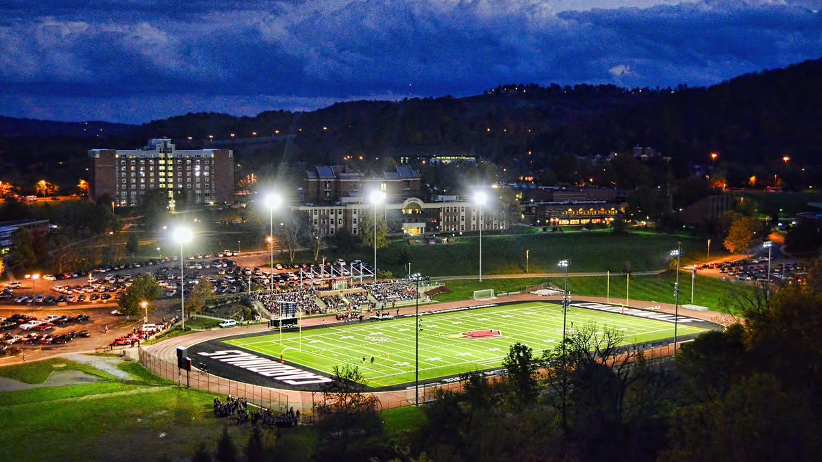 DeandreNeely's tweet photo. After a great conversation with @Nemo_Washington I’m blessed to say I’ve received a offer from wheeling university https://t.co/dRO7hwS9iI
