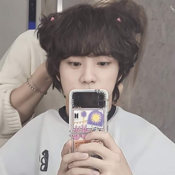 Jminmcz's tweet photo. TONIGHT, I kept myself AWAKE to celebrate your special day. December 4 is your day and YOURS alone.Thank you for pulling me out of this ABYSS, Jin OPPA 

You deserve all the happiness in this universe. Stay warm, healthy and happy Jin! See you in 2025 💜#jinbirthday https://t.co/eExUXeOemB