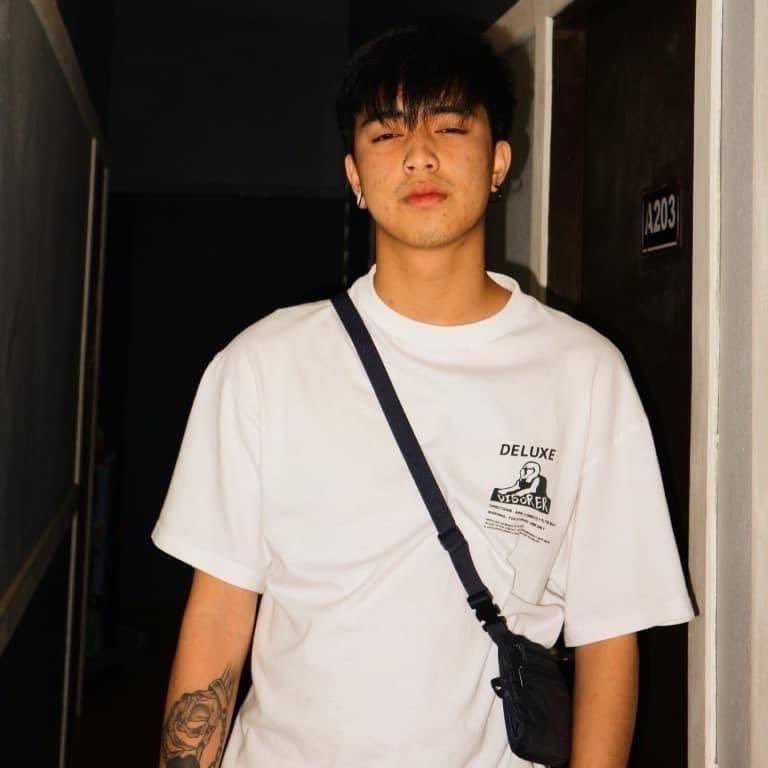 numwow2001's tweet photo. EP1 หน��่มหล่อสักลาย ว่าวจนแตก #เสียวชายแท้ https://t.co/ffAIg3C1JD