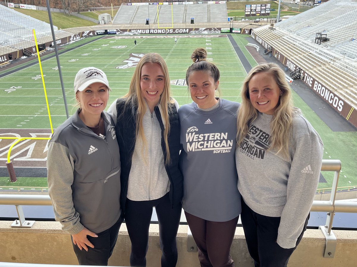 OstachParker's tweet photo. I can’t wait to be a BRONCO!💛🤎⁦@coachjennyrohn⁩ ⁦@marleewilson⁩ ⁦@MorganVanderBor⁩ ⁦@WMUSoftball⁩ ⁦@CollegeBDJocks⁩ ⁦@Turnin2Pezz⁩ ⁦@LHSeagle4sports⁩ ⁦@Los_Stuff⁩ ⁦@GallowayReily⁩ #BroncosReign https://t.co/ufUVetMKz2