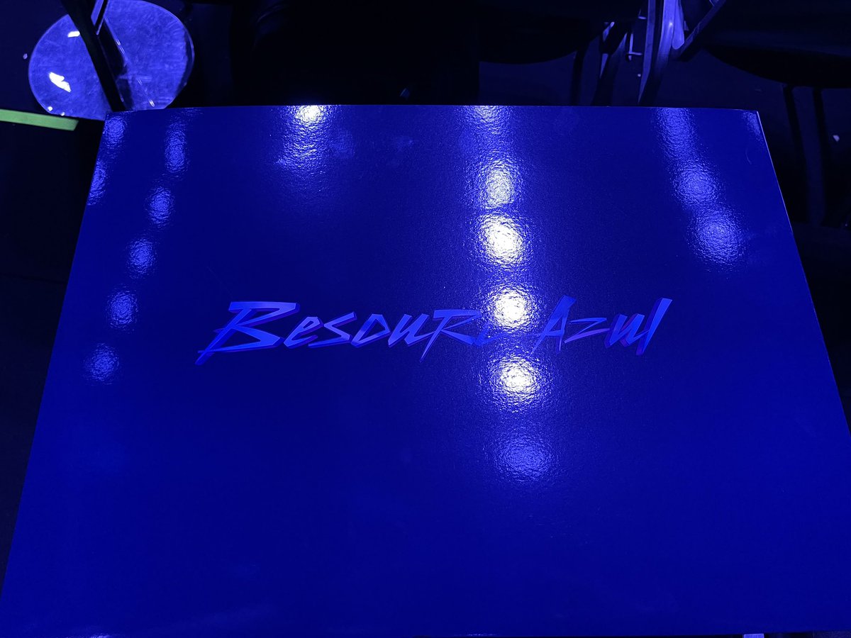 colliderfrosty's tweet photo. .@wbpictures just premiered the first image of Blue Beetle's scarab at #CCXP22 and they’re giving everyone a cool poster in a protective sleeve. https://t.co/RA8dWUxBob