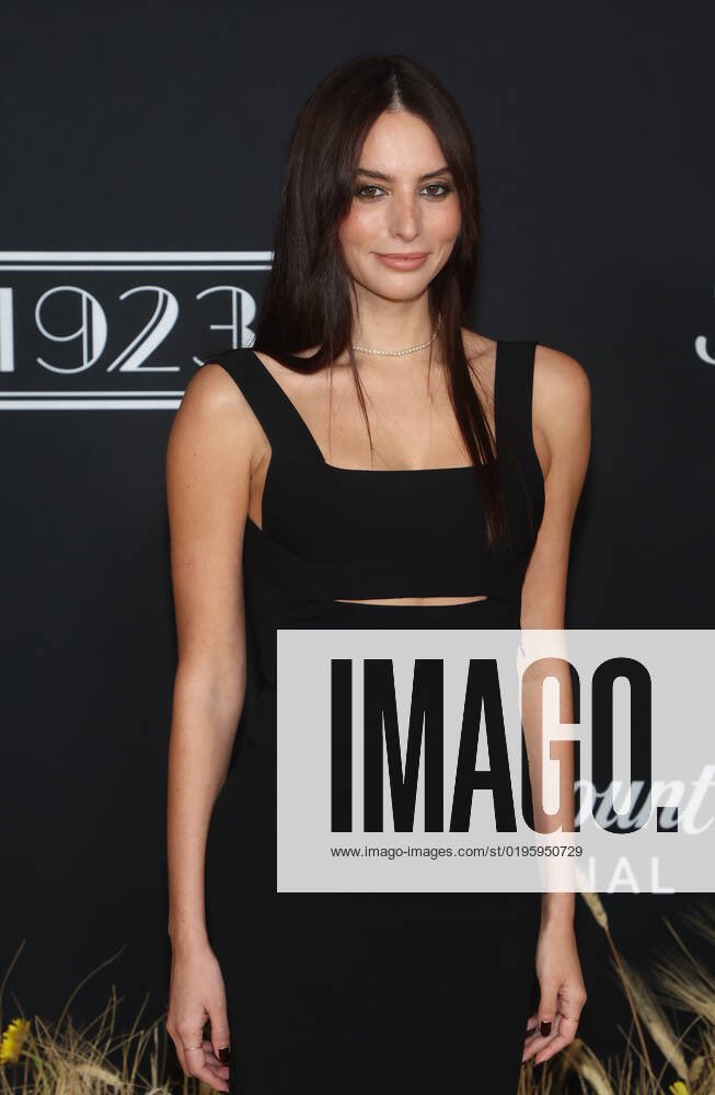 Teamo_GenesisR's tweet photo. Genesis Rodriguez attend the premiere of Paramount+'s western drama TV series "1923" at Hollywood American Legion Post 43 in Los Angeles on Friday, December 2, 2022. (2) https://t.co/6rNPJ3c9ih