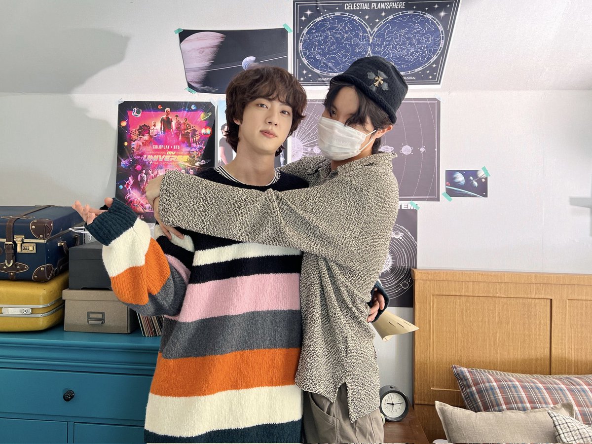 carla⁷ (@caarlamoontoya) on Twitter photo 2022-12-03 16:29:25 — JHOPE felicitando a JIN por Twitter!
🐿️ Nuestro hyung es mío~🤪🤪🤪🤪
#진형생일ㅊㅋ (jin hyung, feliz cumple)
#아미질투유발 (poner celoso a army/desencadenar los celos de army)
#HappyJinDay
#석진에게_아미사랑_월척 (para seokjin, el amor de ARMY es una gran pesca) — JHOPE felicitando a JIN por Twitter!
🐿️ Nuestro hyung es mío~🤪🤪🤪🤪
#진형생일ㅊㅋ (jin hyung, feliz cumple)
#아미질투유발 (poner celoso a army/desencadenar los celos de army)
#HappyJinDay
#석진에게_아미사랑_월척 (para seokjin, el amor de ARMY es una gran pesca)
