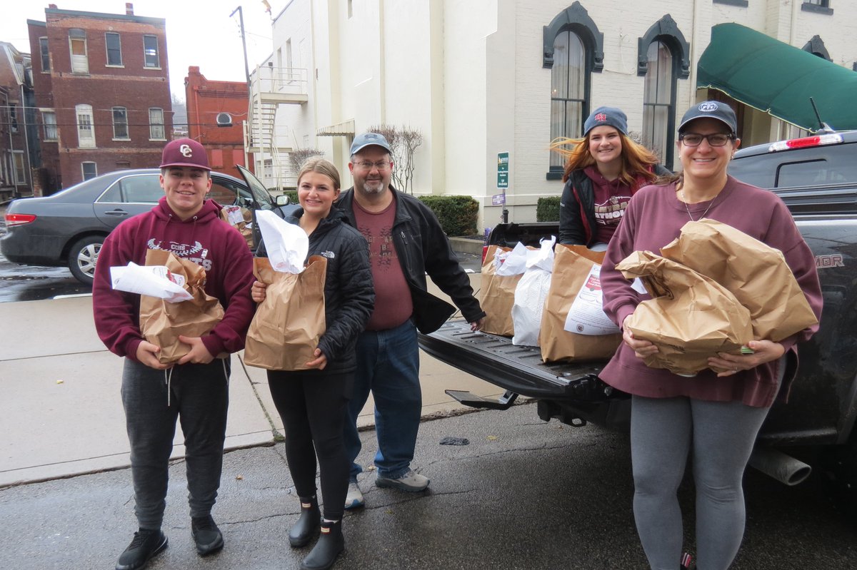 CCHS_Knights's tweet photo. We're incredibly appreciative of the community's support of @DWC1850 Catholic Charities 18th Street Center! Look at what's already being dropped off at just one location! Thank you @cchs_life and @CCHSKnights1865 for stepping up on this vitally important day! #servicemission https://t.co/xpTJRi3MMC