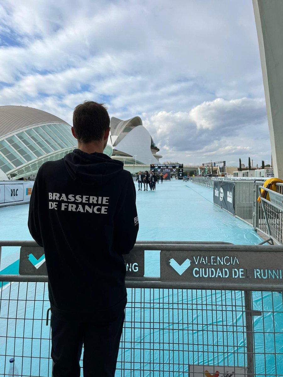BrasserieFrance's tweet photo. #42KValencia
🏃🏻 Toma cita para mañana para la primera #maraton de @BourgeoisMatth7, campeón del mundo de duatlón, patrocinado por el campus de  @BrasserieFrance en Beaune @bfc_region Francia. 😍
🍺 Al final de la carrera @maratonvalencia te esperaremos con una #cerveza @_BeeRun🍻 https://t.co/AsU7PQTzlb