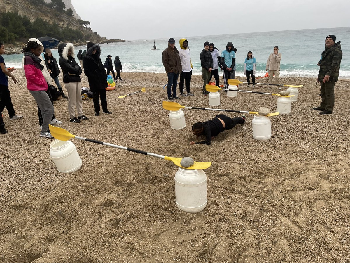 RometJP's tweet photo. @EDF_RegionSud présent ce jour à Cassis (ville ambassadrice) avec ses salariés et plus de 50 jeunes de @E2C_Marseille et @Telemaque_asso pour @Telethon_France @Fondation_EDF @DenisBouchard12 #Telethon2022       Participation au #BootCamp en présence de @Francetele https://t.co/cCeSVcC12u