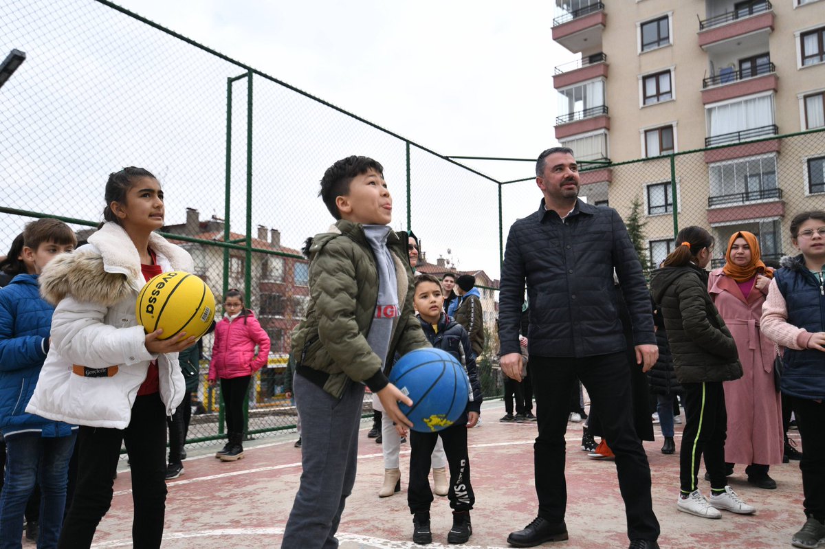 Ertugrulcetin06's tweet photo. 🏀🏀⛹️⛹️‍♀️🥇
Ödüllü basket atışı yaptık…
Gençler yetenekli 👏
#pursaklar #cumartesi https://t.co/Ysm0jB8ztG