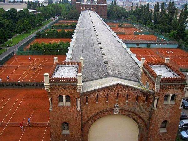 DevinBritton's tweet photo. Why do athletics and academics have to be separate? This could be amazing on any college campus. https://t.co/LDJzZxF6Ta
