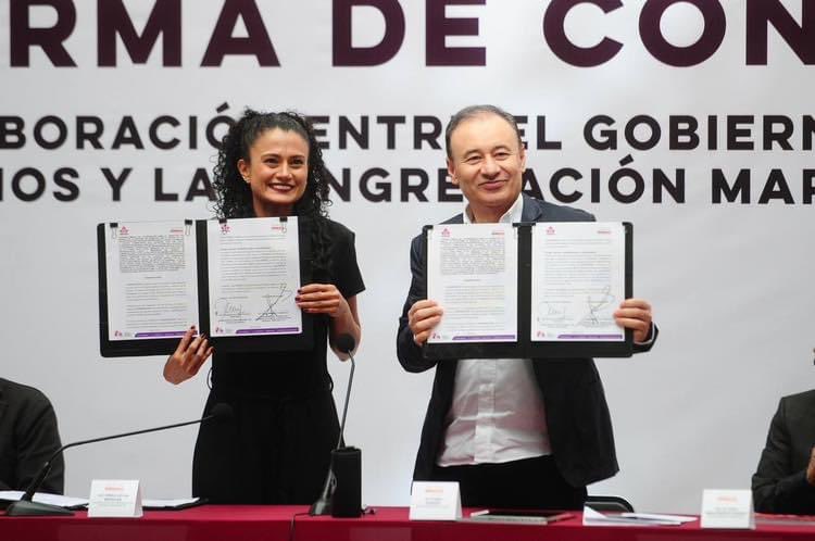 MayitoNavojoa's tweet photo. Junto al Gobernador del estado Alfonso Durazo durante la firma del convenio de colaboración del Gobierno del Estado, sus 72 municipios y la Congregación Mariana Trinitaria que formará parte del relanzamiento económico de #Navojoa y todo #Sonora. https://t.co/h3WyPnZuVk