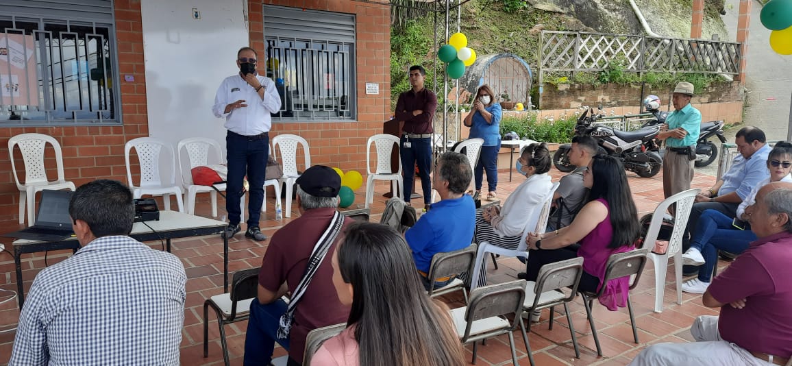 #Intervención del Arq. Luis Ernesto ortega martinez - Unidad Municipal de Gestión de Riesgo🔍y del Dr. Jairo Enrique Gonzalez Forero - Secretario de Educación Municipal 4⃣ #EncuentroCiudadano <a href="/ContraloriaBga/">ContraloríaBga</a>