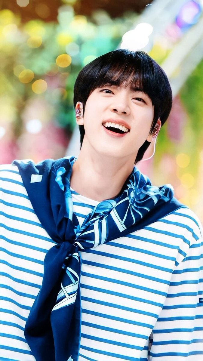 may_medi's tweet photo. Feliz cumpleaños al más maravilloso ser que existe para mí... Pensar en tu bella sonrisa ilumina mis días, mantente sano y fuerte... Ahhh I love you so much Jin 🥹💜
#HappyBirthdayJin 
#HappyJINday 
#JINDAY 
#SuperstarJinDay
#TheAstronautDay https://t.co/3gPsQB0DgU