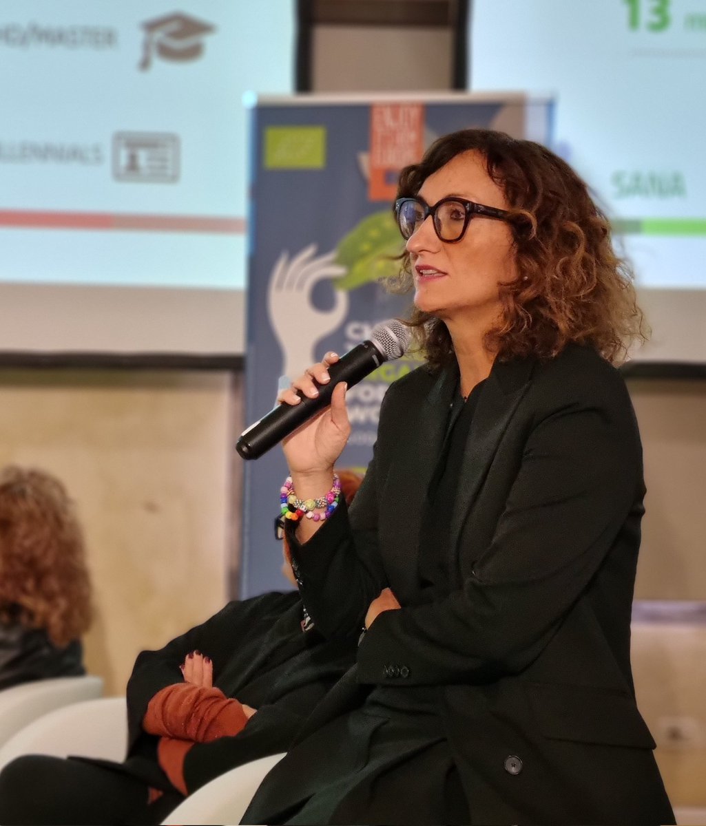 FederBio's tweet photo. I dati di @nomismaustampa presentati durante la #FestadelBio da Silvia Zucconi "Gli italiani e il #bio: com'è cambiata la domanda". 

@Festa_del_Bio #FestadelBio #FDB2022 https://t.co/qZzCBWqKia