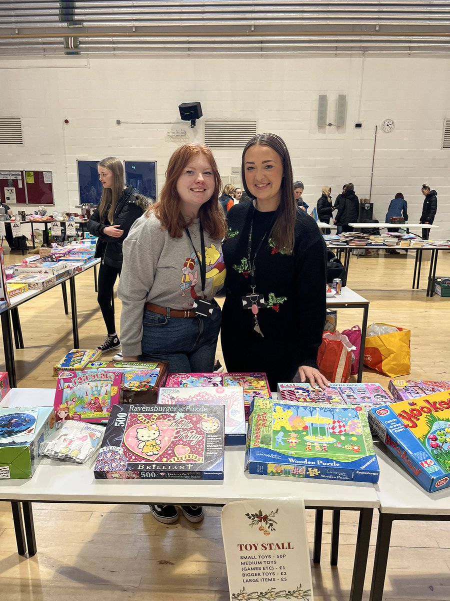 Miss_Mcgoff's tweet photo. Christmas Fayre fun!! 🎁🎅🧁 @Boness_HWB @Boness_Academy https://t.co/nXkRDGph00