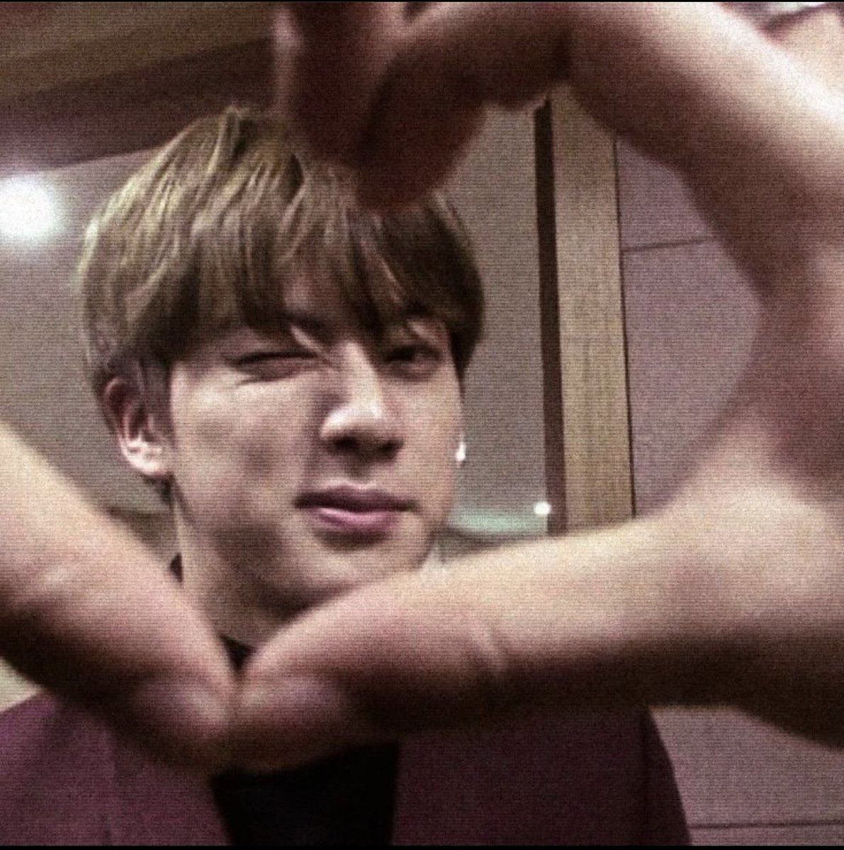 slwxx20's tweet photo. @kkukstudio #jin Idk when but ik u will go like it's like smth certain that cannot be changed :,))))) so please stay safe in there♥♥♥ i love u sm n we will wait for you for the rest of our life #KimSeokjin 🤍🤍✨✨ https://t.co/CuXFEvtCWz