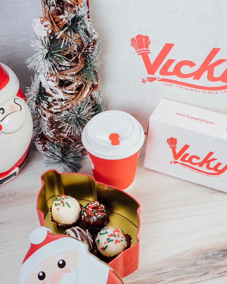 VickyBakery's tweet photo. We totally #sleighed this holiday spread. โ๏ธ๐
๐ผ #holidaydesserts https://t.co/zeh1Q6ZYp4