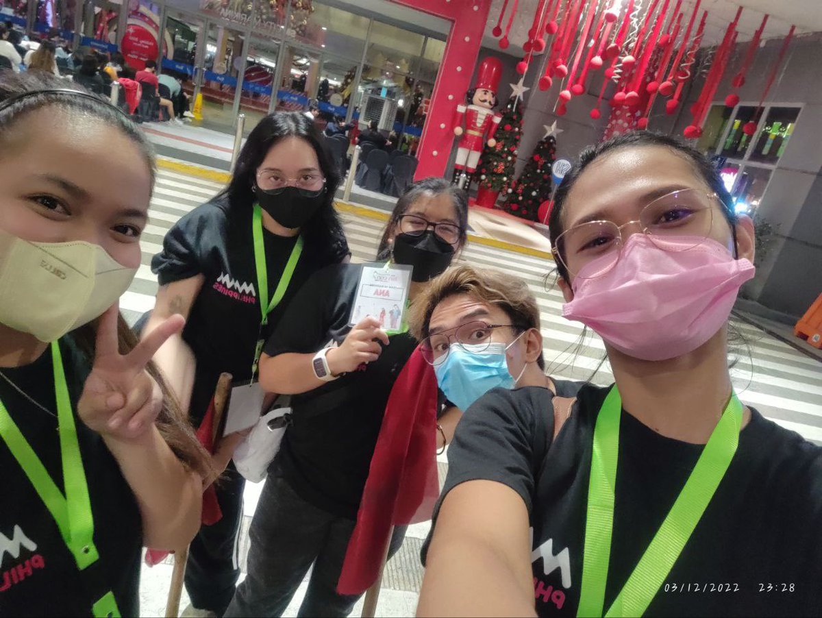 MamamooPH's tweet photo. TEAM SM MARIKINA as of 12:30AM https://t.co/5qJcesoBdC