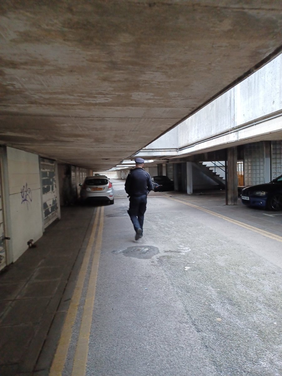 MPSKilburnCam's tweet photo. Kilburn SNT out on patrol earlier today, we had few visits to victims of crime and continued our engagement with local faith establishments #kilburn https://t.co/NmXBthM3It