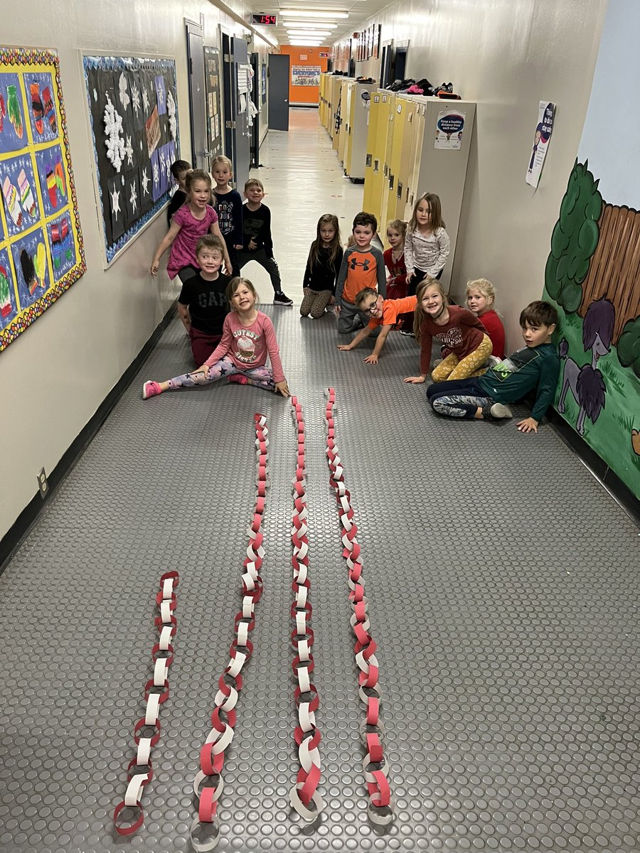 mrsnoelsclass's tweet photo. A nostalgic activity today that taught us so much! #collaboration #cooperation #patterns #comparinglength @HolyCrossElem https://t.co/7zXeWDZFYS
