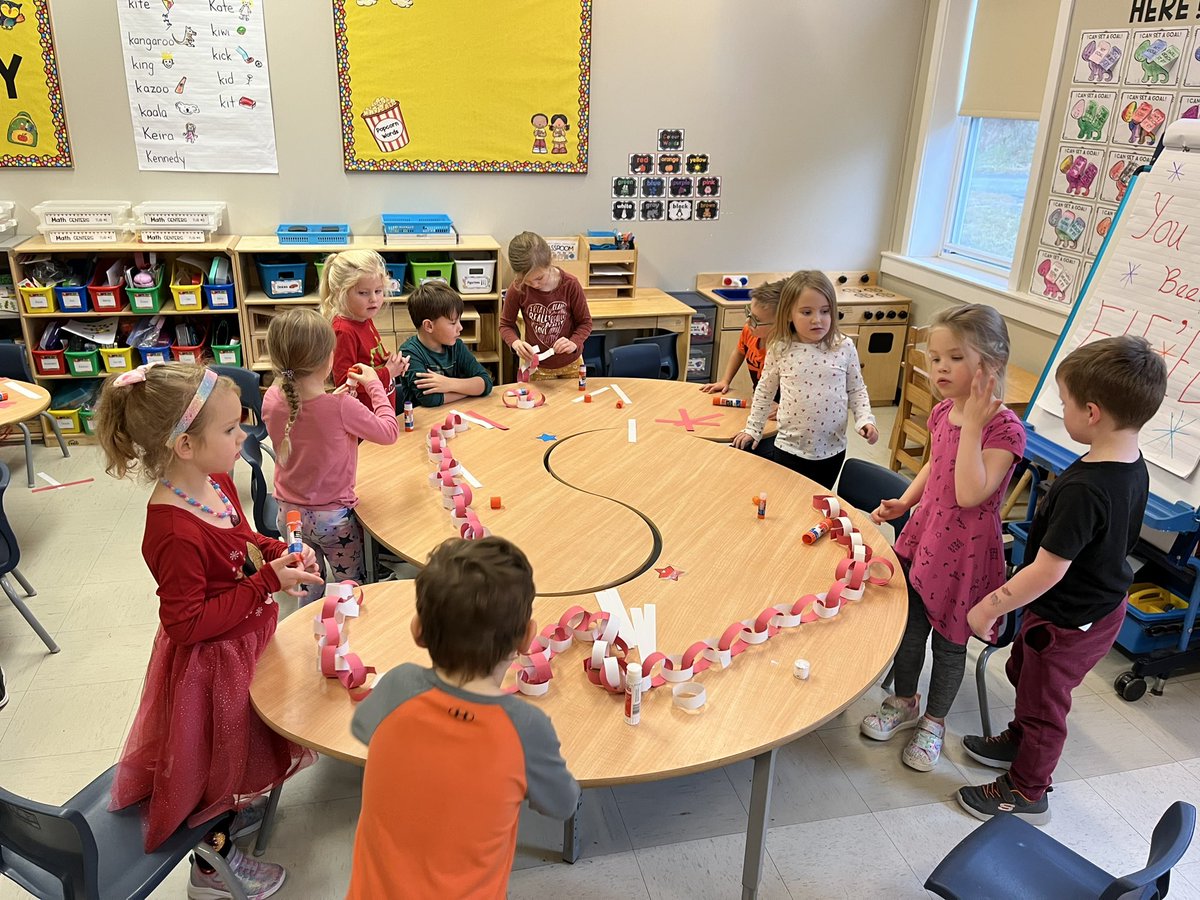 mrsnoelsclass's tweet photo. A nostalgic activity today that taught us so much! #collaboration #cooperation #patterns #comparinglength @HolyCrossElem https://t.co/7zXeWDZFYS