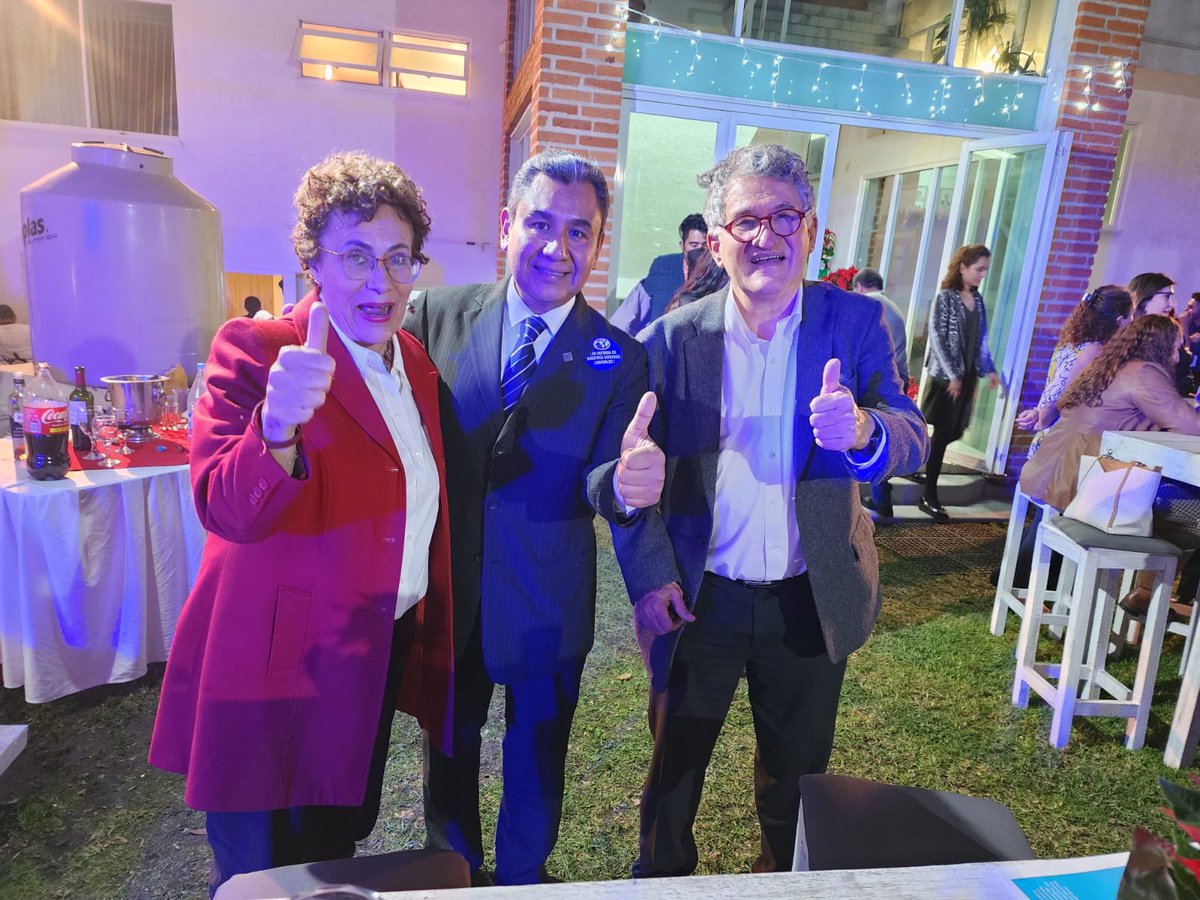 Con nuestro asesor legal Maestro Arturo Alcalde Justiniani y su esposa Bertha Lujan congresista de Morena, en el brindis de fin de año del <a href="/Sinudet/">SINUDET</a>.