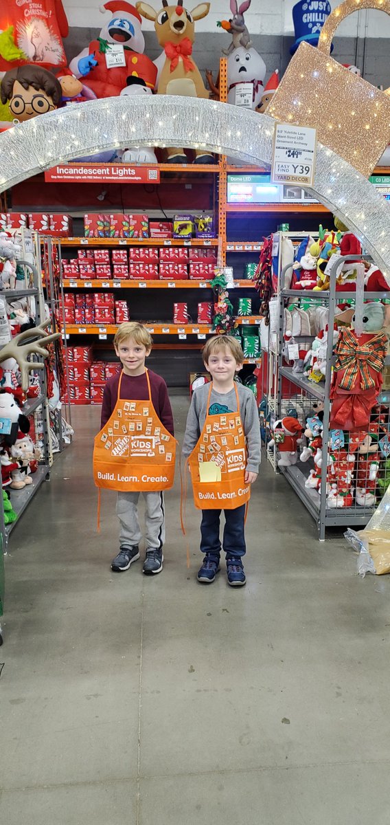 The rain didn't stop the kids today for Kids Workshop
🧍‍♂️🧍‍♀️🧑‍🎄🌧☔️
<a href="/Michael_Flavius/">Michael.Flavius</a> <a href="/DHRMgregorio/">Maria Soto</a> <a href="/MalangaMark/">Mark Malanga SOPASM</a> @MarleineBright <a href="/JBartk/">Jeff Bartkowiak</a>