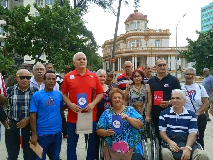 JaironPerezV's tweet image. Hoy se celebra el Día Internacional de Personas con Discapacidad, en #Cuba 🇨🇺 se desarrolló en la mañana de hoy un emotivo acto donde se reconoció en nombre del Buró Nacional de la @UJCdeCuba a la #ANSOC, #ACLIFIM y la #ANCI 

#CubaPorLaVida