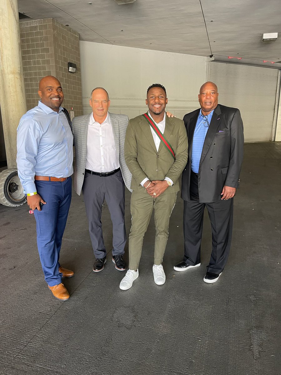 GaryPinkel's tweet photo. Great weekend in Atlanta! Looking forward to the @SEC Championship this afternoon! It’s an honor to be named an SEC Legend with some of the best. https://t.co/qdet9tqNzW