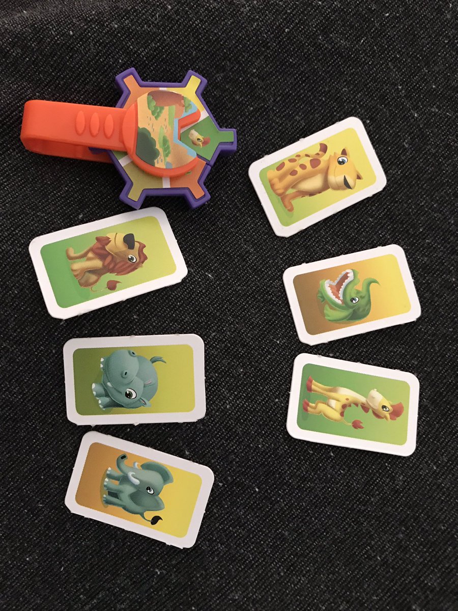 NeoZeiss's tweet photo. La edición ‘mini’ del antiguo juego de los 70 ‘Safari Fotográfico’ de #EducaBorras en versión de regalo interior de los huevos #Kinder ;-) https://t.co/4gqn56c17i